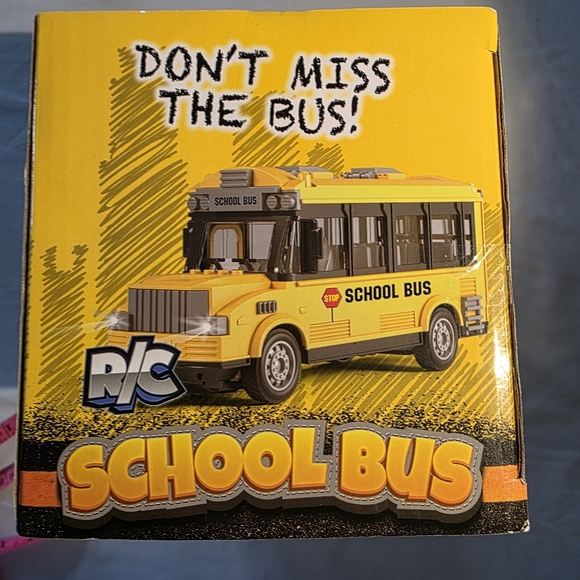 Yellow School Bus Remote Control Toy with Flashing Lights NEW - Picture 6 of 14